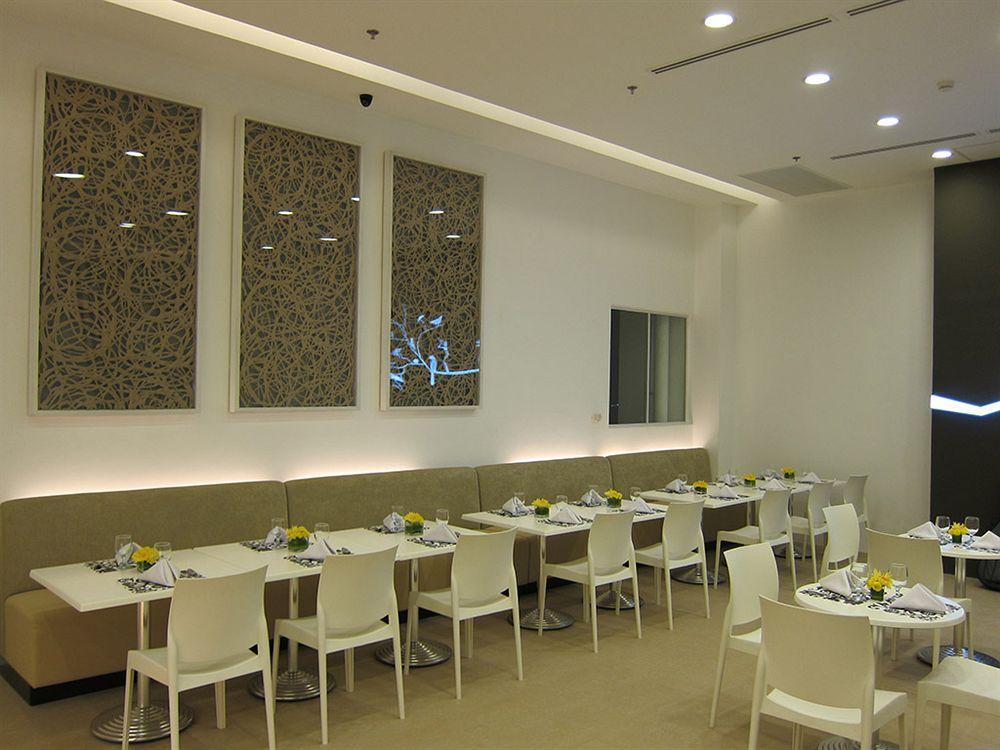 Privato Ortigas Hotell Pasig City Eksteriør bilde
