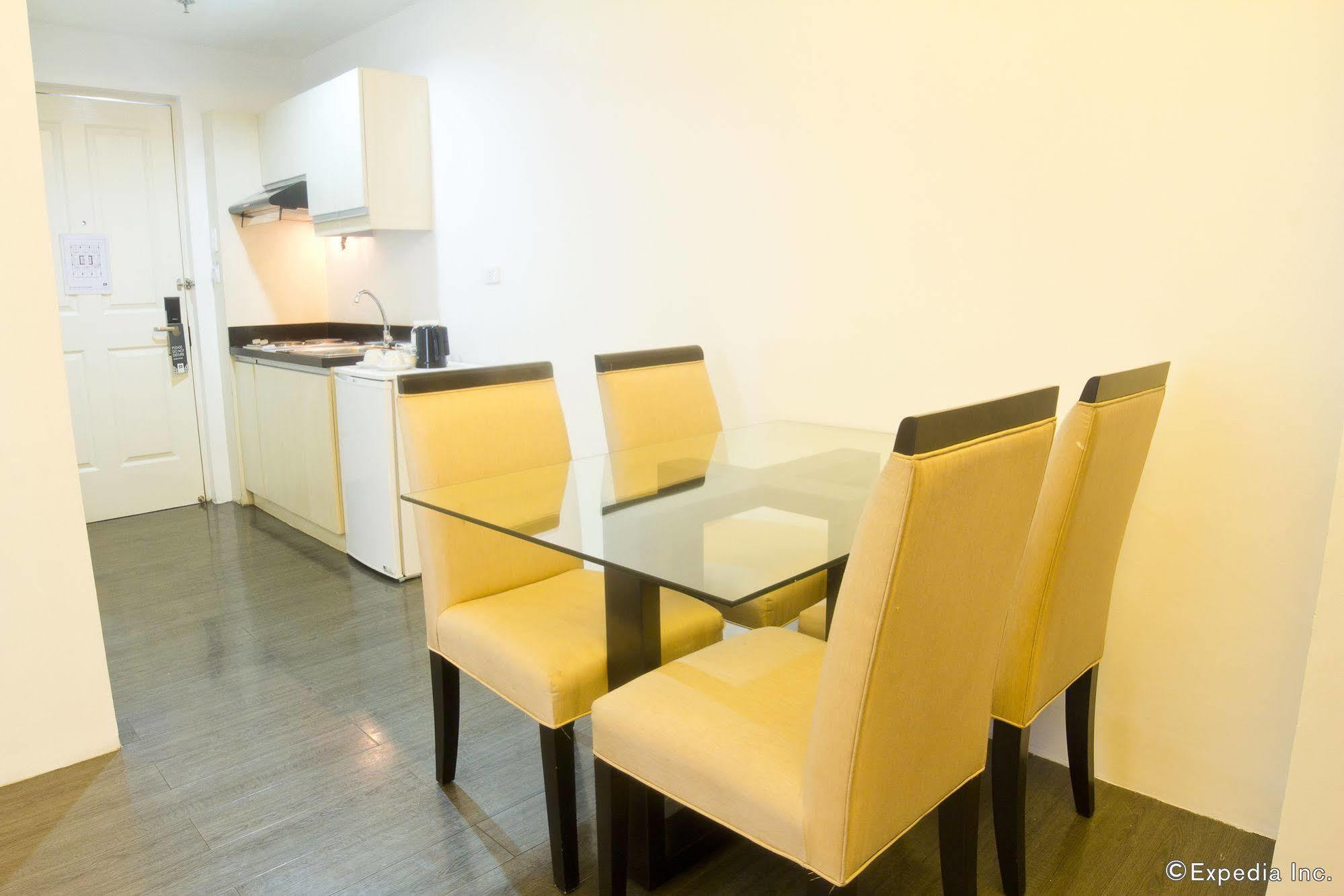 Privato Ortigas Hotell Pasig City Eksteriør bilde