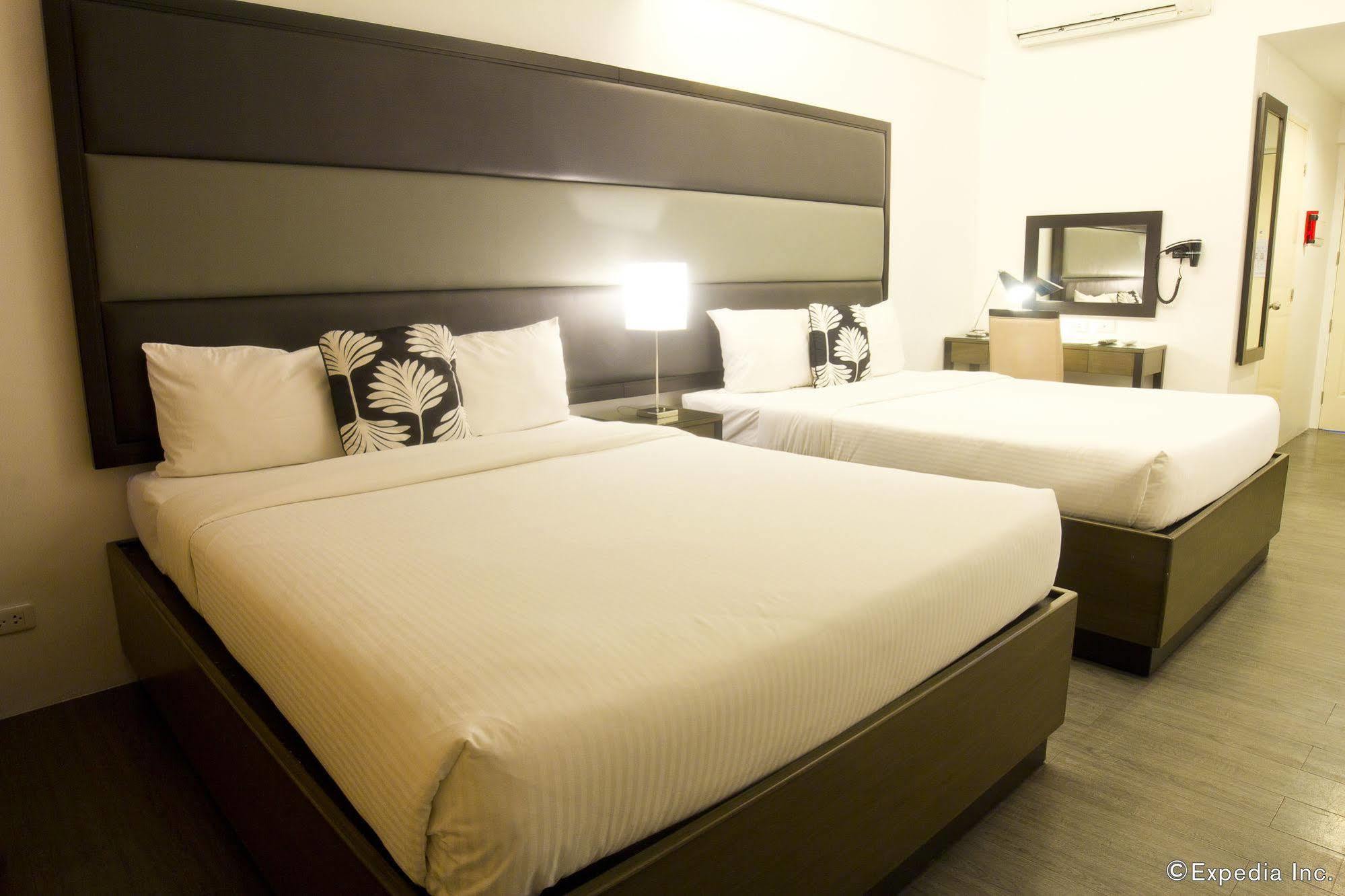 Privato Ortigas Hotell Pasig City Eksteriør bilde