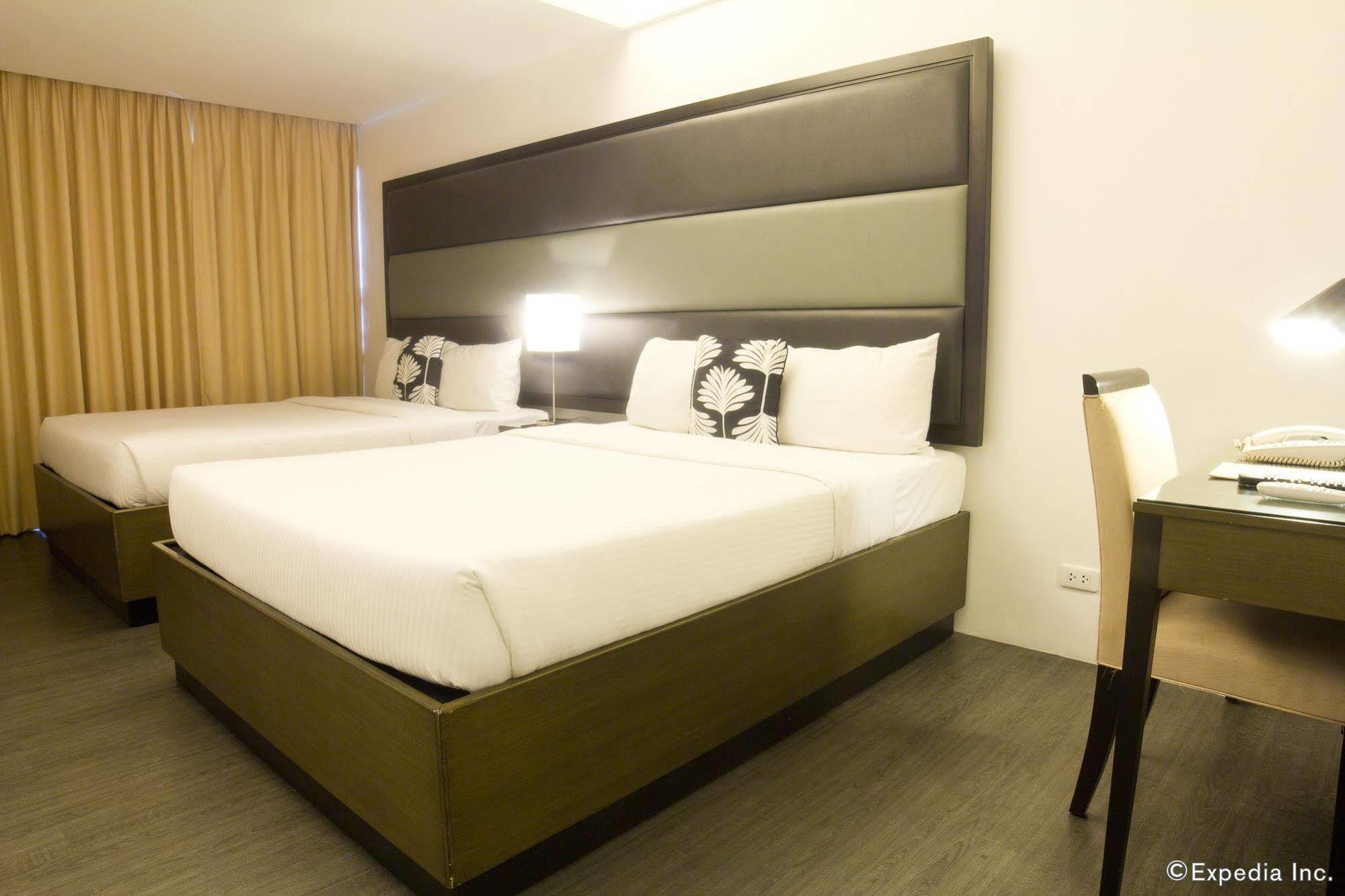 Privato Ortigas Hotell Pasig City Eksteriør bilde