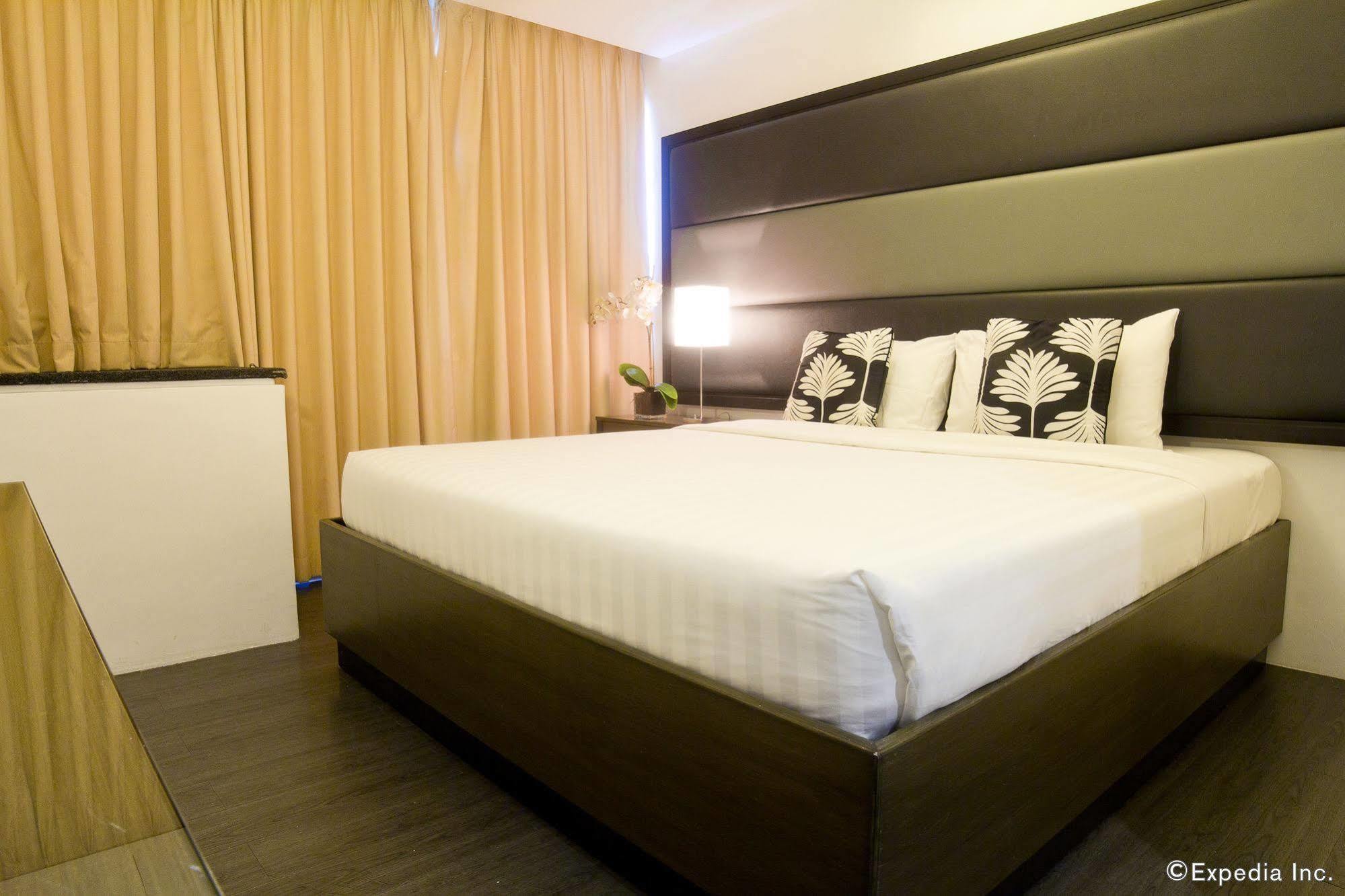 Privato Ortigas Hotell Pasig City Eksteriør bilde