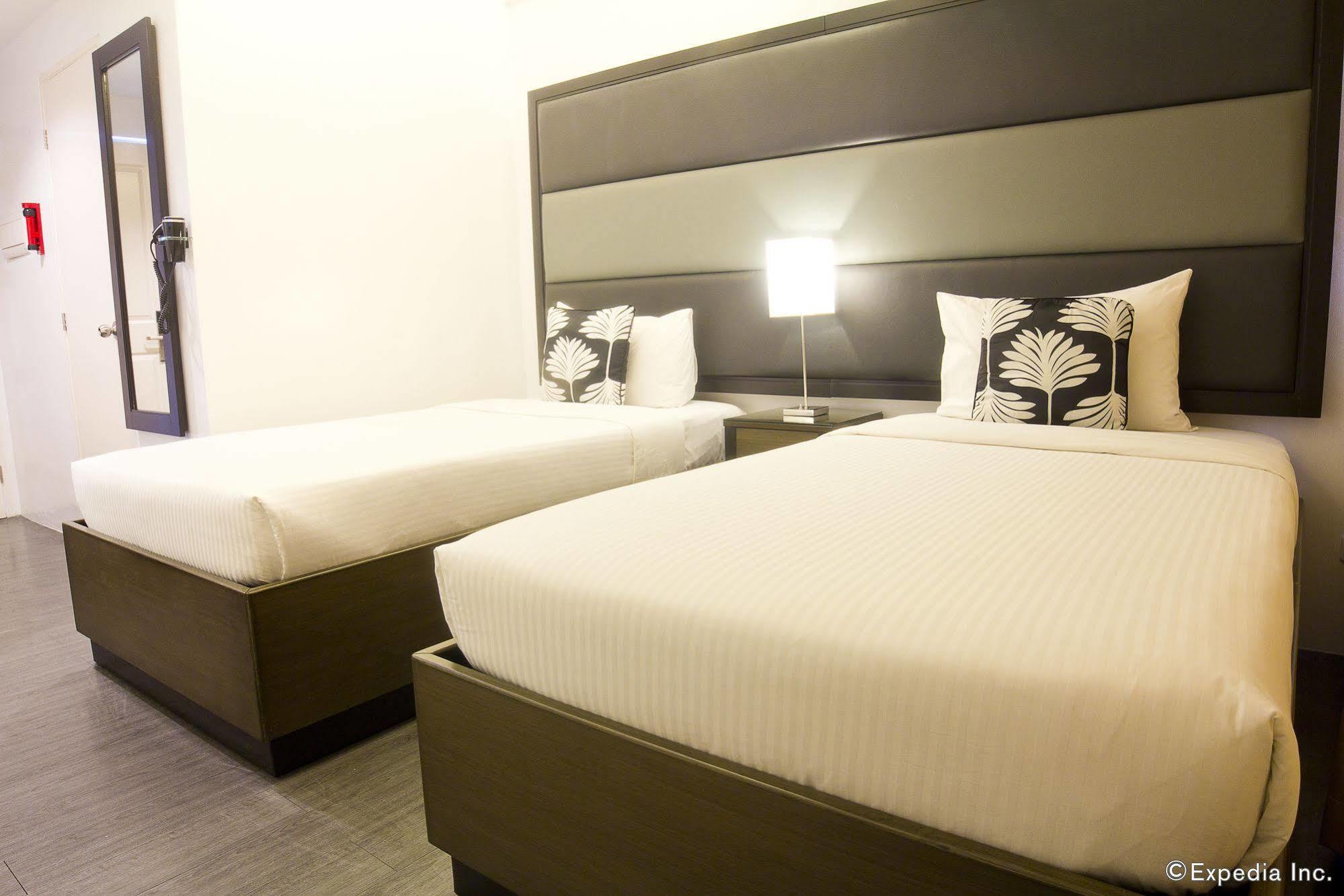 Privato Ortigas Hotell Pasig City Eksteriør bilde