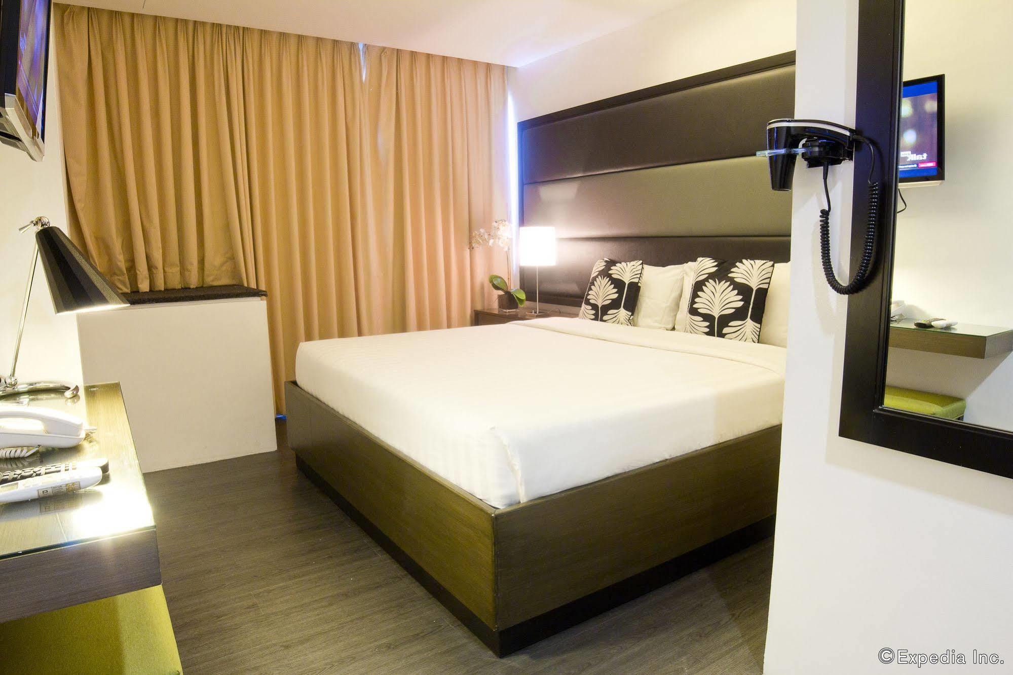 Privato Ortigas Hotell Pasig City Eksteriør bilde